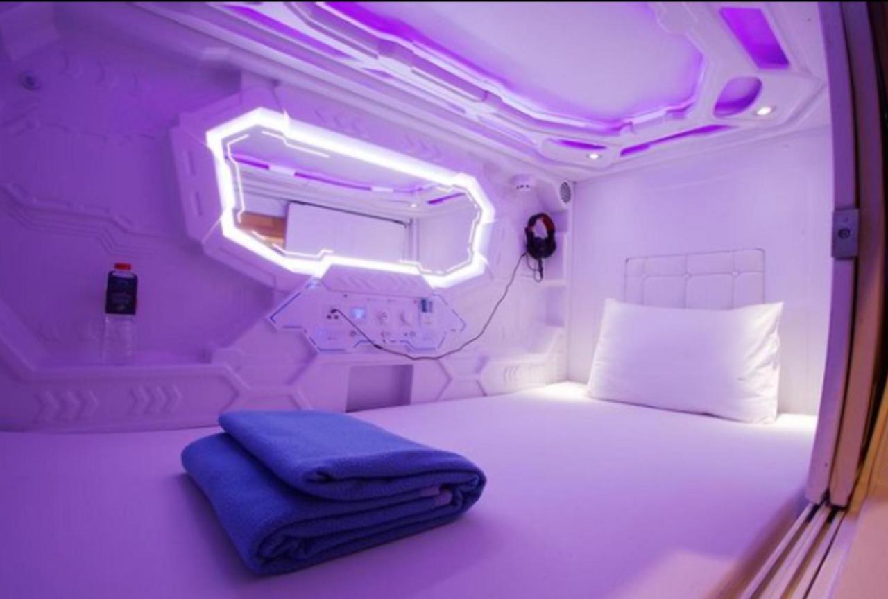 Super Oyo 91328 Fiducia Capsule Hotel จาการ์ตา ภายนอก รูปภาพ