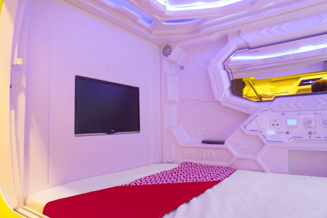 Super Oyo 91328 Fiducia Capsule Hotel จาการ์ตา ภายนอก รูปภาพ