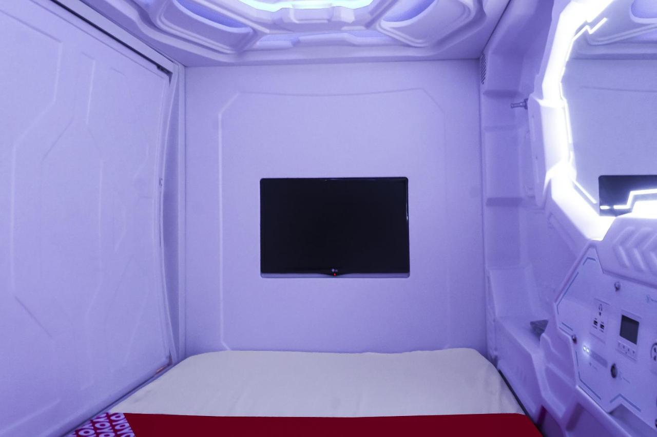 Super Oyo 91328 Fiducia Capsule Hotel จาการ์ตา ภายนอก รูปภาพ