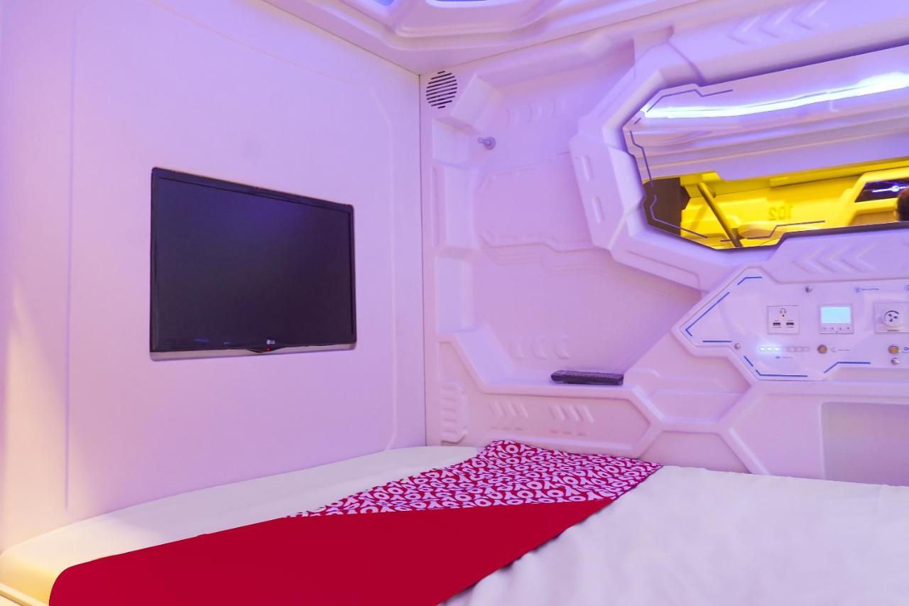 Super Oyo 91328 Fiducia Capsule Hotel จาการ์ตา ภายนอก รูปภาพ