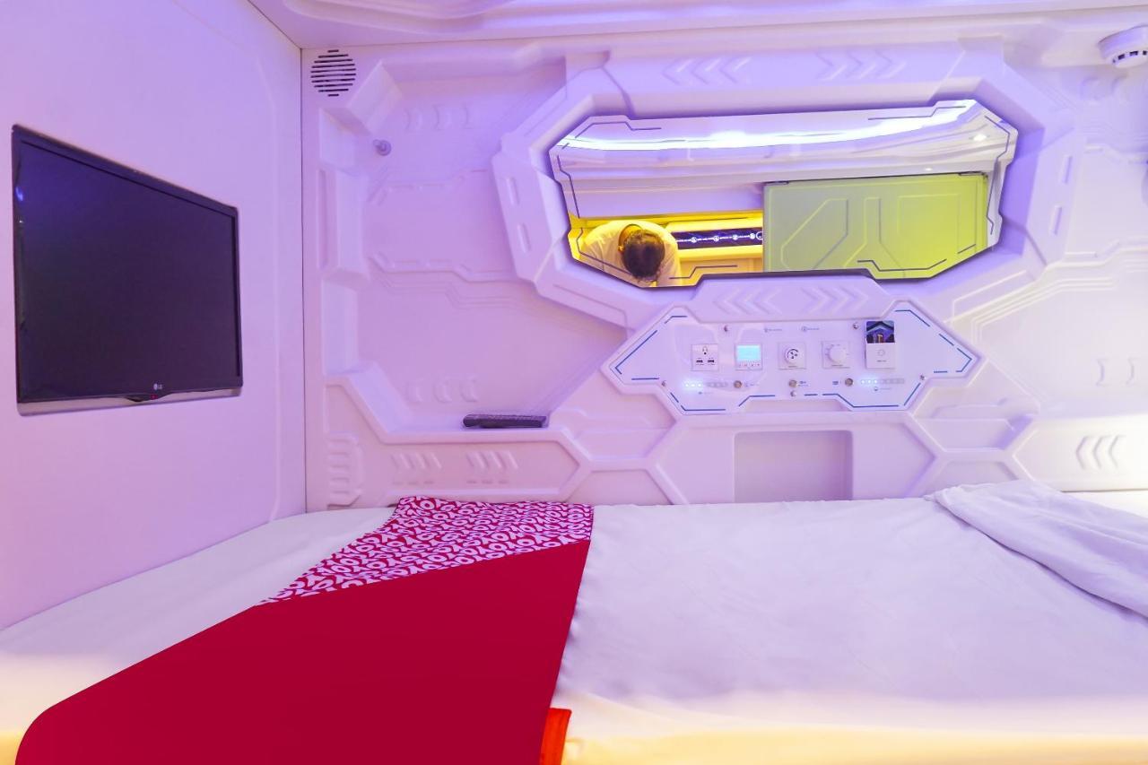 Super Oyo 91328 Fiducia Capsule Hotel จาการ์ตา ภายนอก รูปภาพ