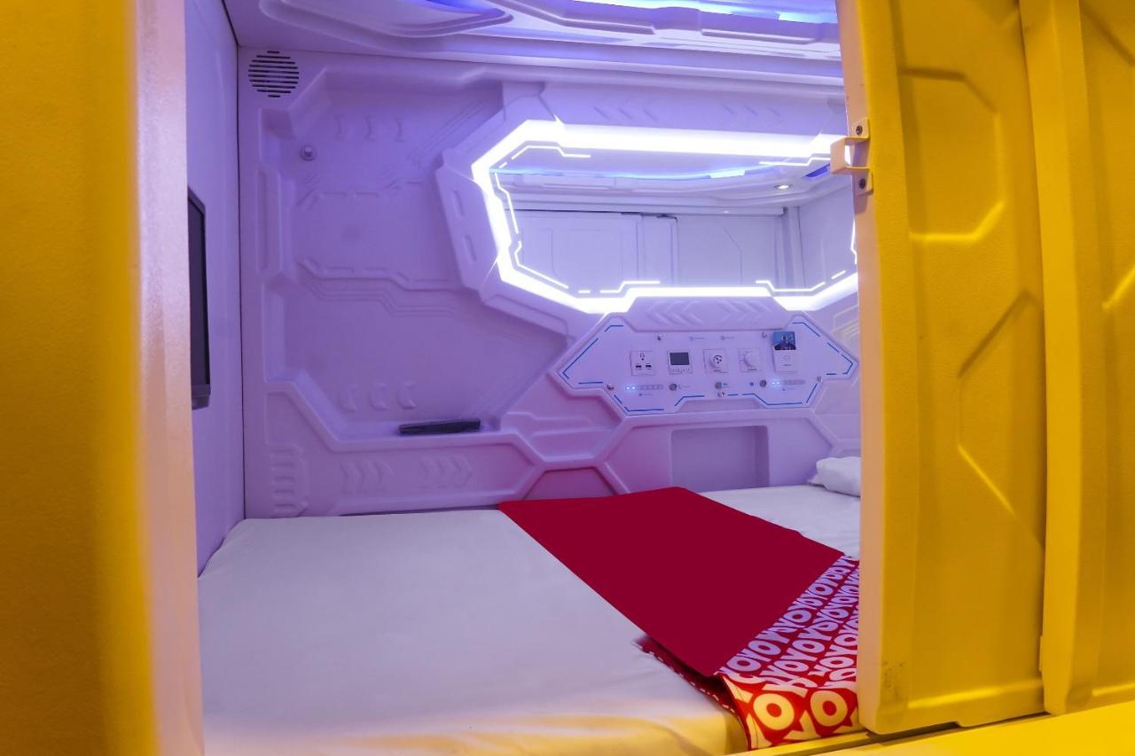 Super Oyo 91328 Fiducia Capsule Hotel จาการ์ตา ภายนอก รูปภาพ