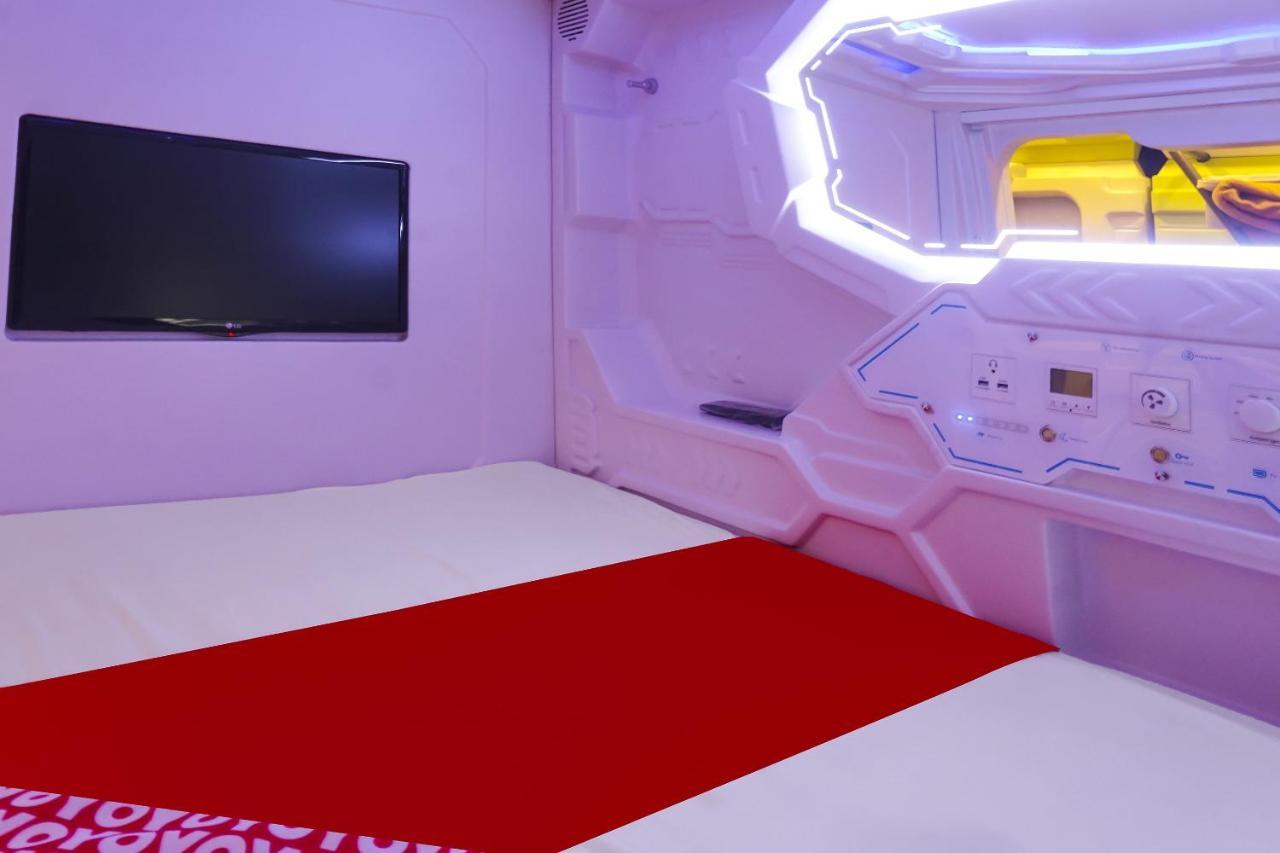 Super Oyo 91328 Fiducia Capsule Hotel จาการ์ตา ภายนอก รูปภาพ